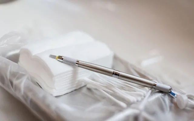 Caneta de microblading pronta para o atendimento, Kaoma Ferraz, Lisboa