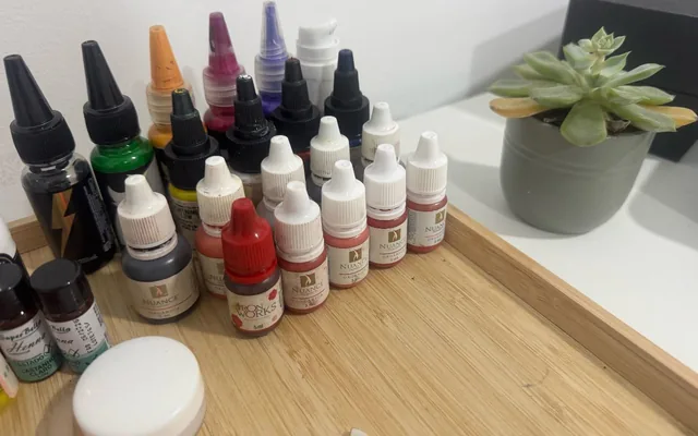 Pigmentos de micropigmentação no estúdio Kaoma Ferraz, Lisboa
