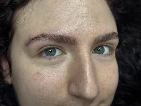 Sobrancelhas com brow lamination, pelos alinhados, Kaoma Ferraz, Alvalade, Lisboa
