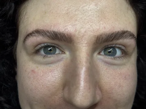 Sobrancelhas cheias depois do brow lamination, Kaoma Ferraz, Alvalade, Lisboa